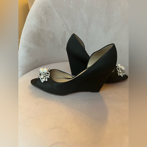 Nina Black Satin x Swarovski Brooch Pumps - Picture 2 of 6